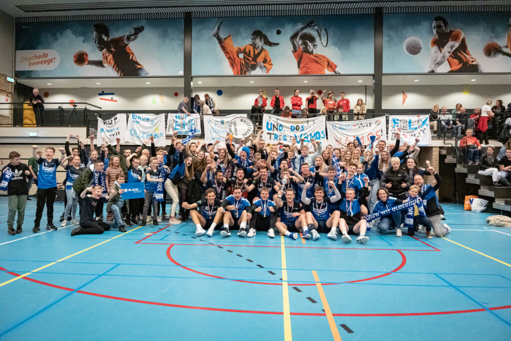 Pionier naald Keuze Blauw Wit wint beker na thriller - Volleybalvereniging Bakkerij Jonker - Blauw  Wit Oldebroek