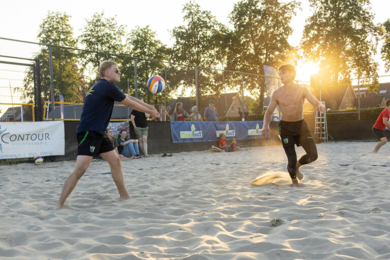 Beachvolleybal bij Blauw Wit